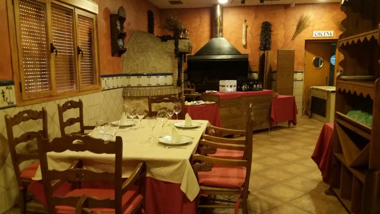 Hostal Сесенья Экстерьер фото