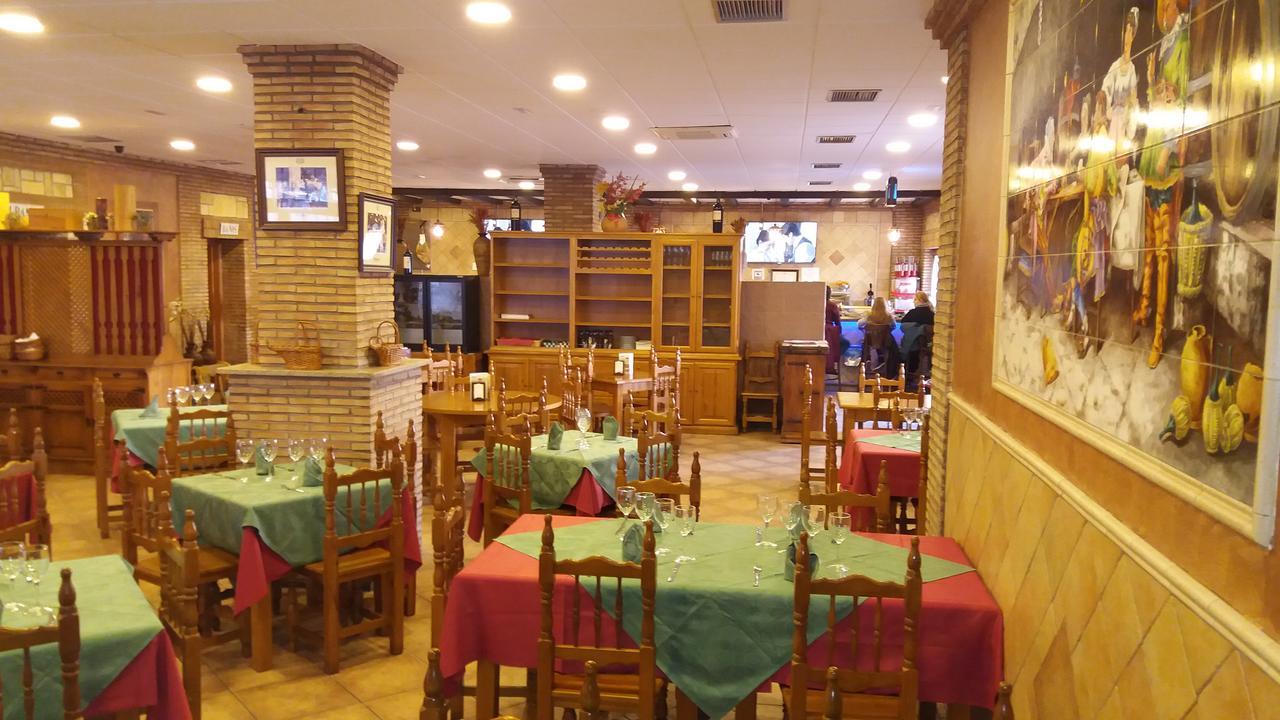 Hostal Сесенья Экстерьер фото