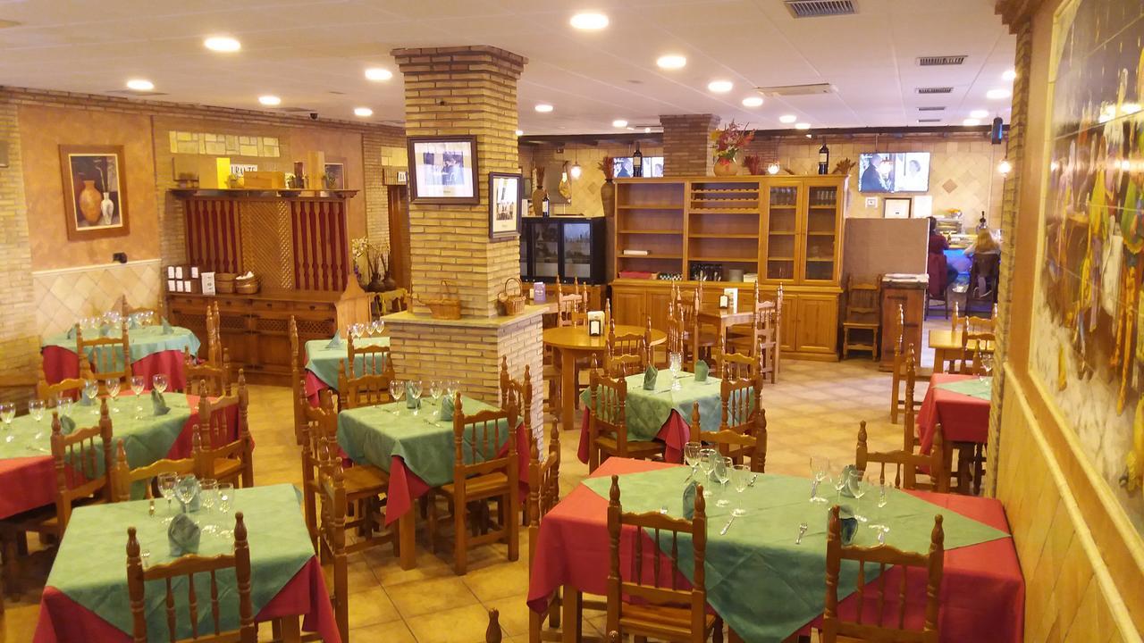 Hostal Сесенья Экстерьер фото